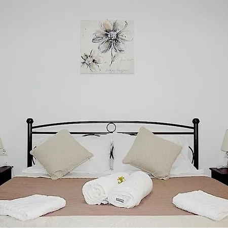 Archo's Place-best Location In The Old Town Holiday home *